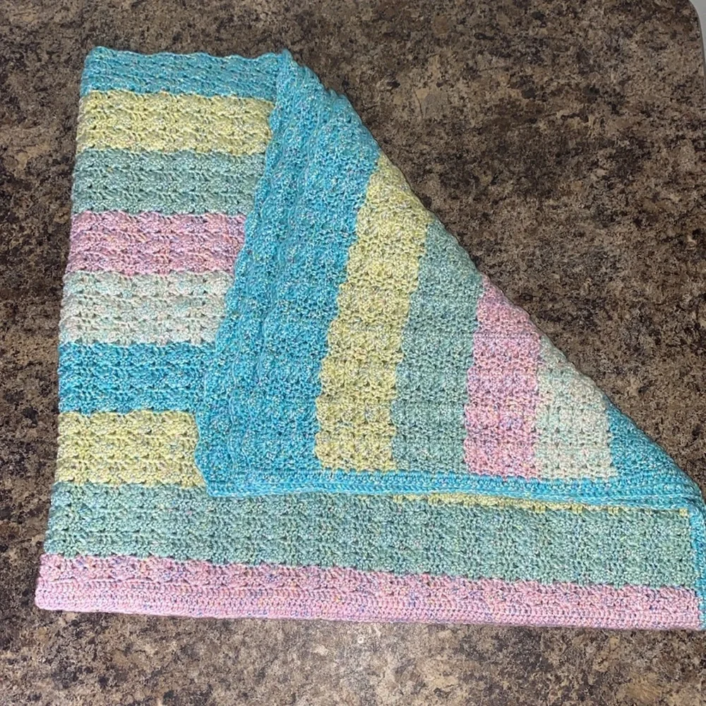 Handmade Pastel Stripped Crochet Baby Blanket Scalloped Trim 40”x40”